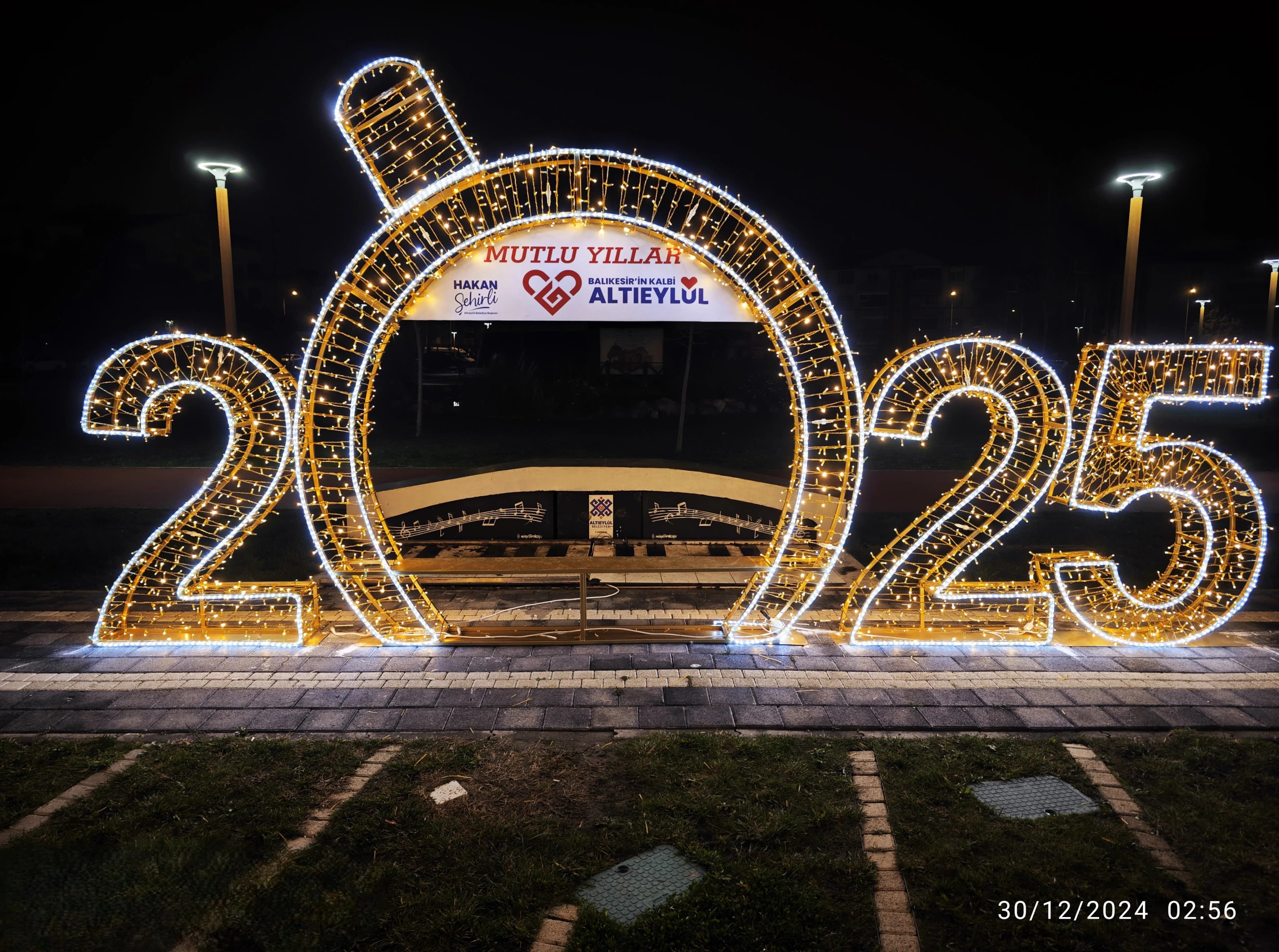 Yılbaşı Işık Trendleri 2026: Bu Sezonun En Popüler Dekorasyon Stilleri