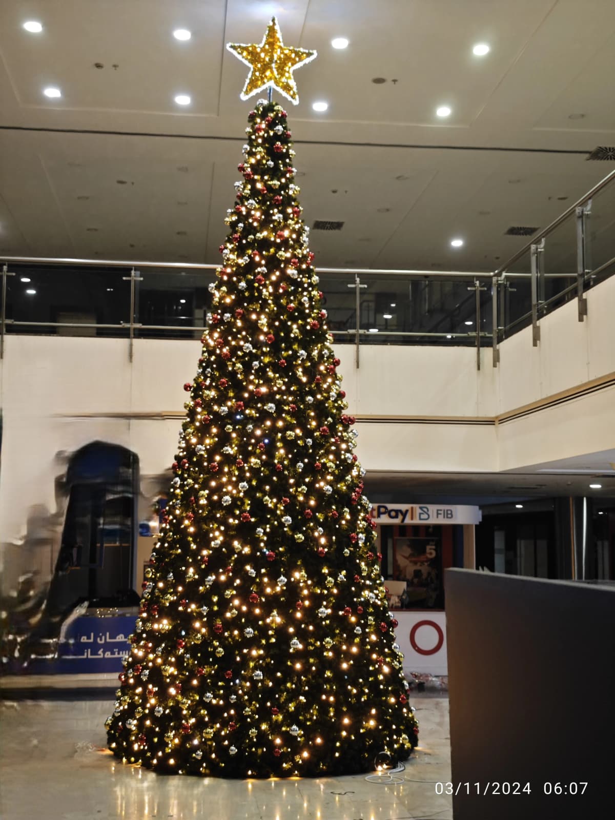 AVM Yılbaşı Ağacı Cam Işıklı Renkli Toplar