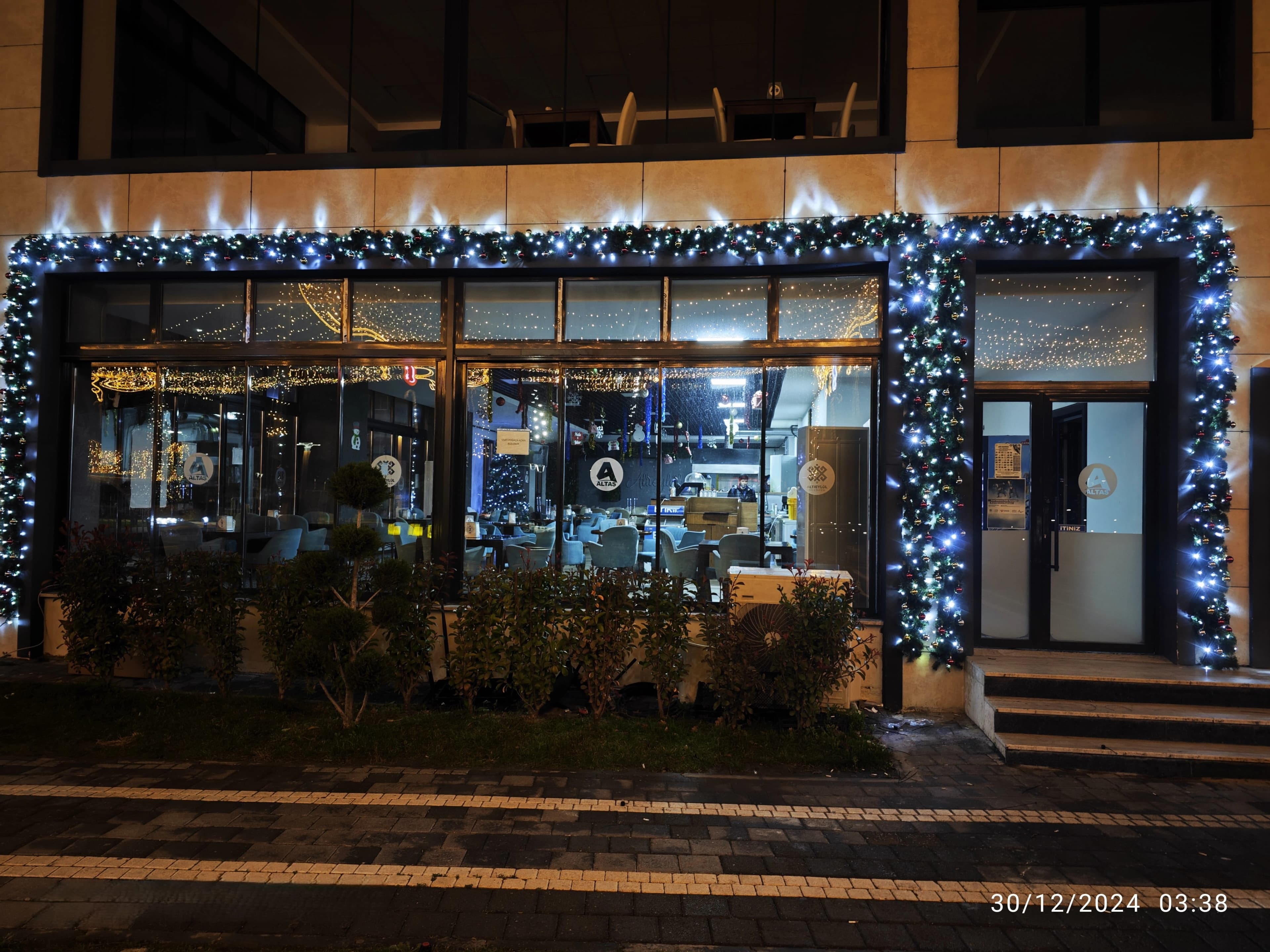 Dükkan Cephe Yılbaşı Süslemesi