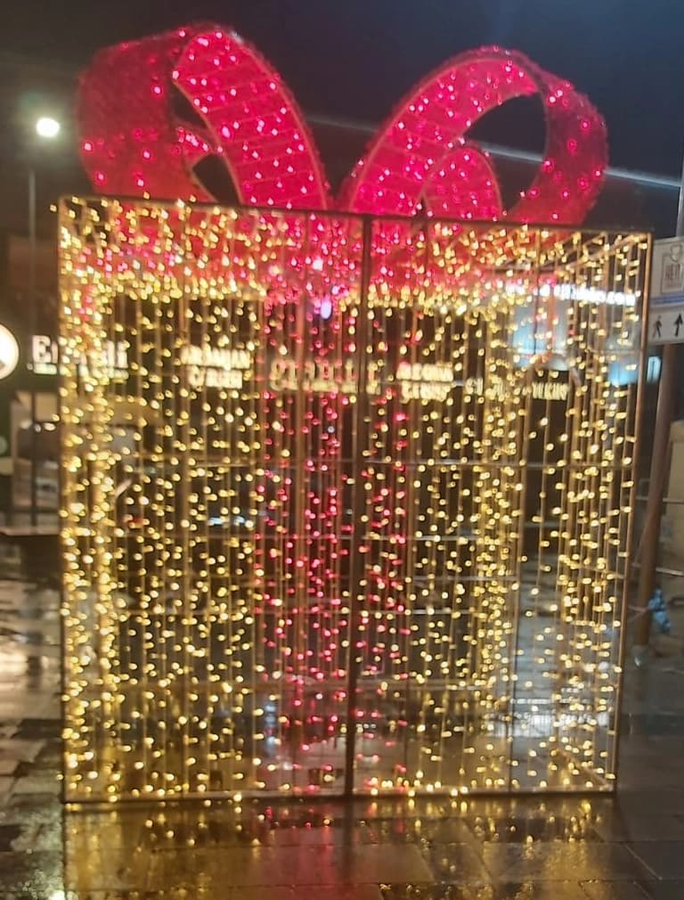 Hediye Kutusu Kurdele Yılbaşı