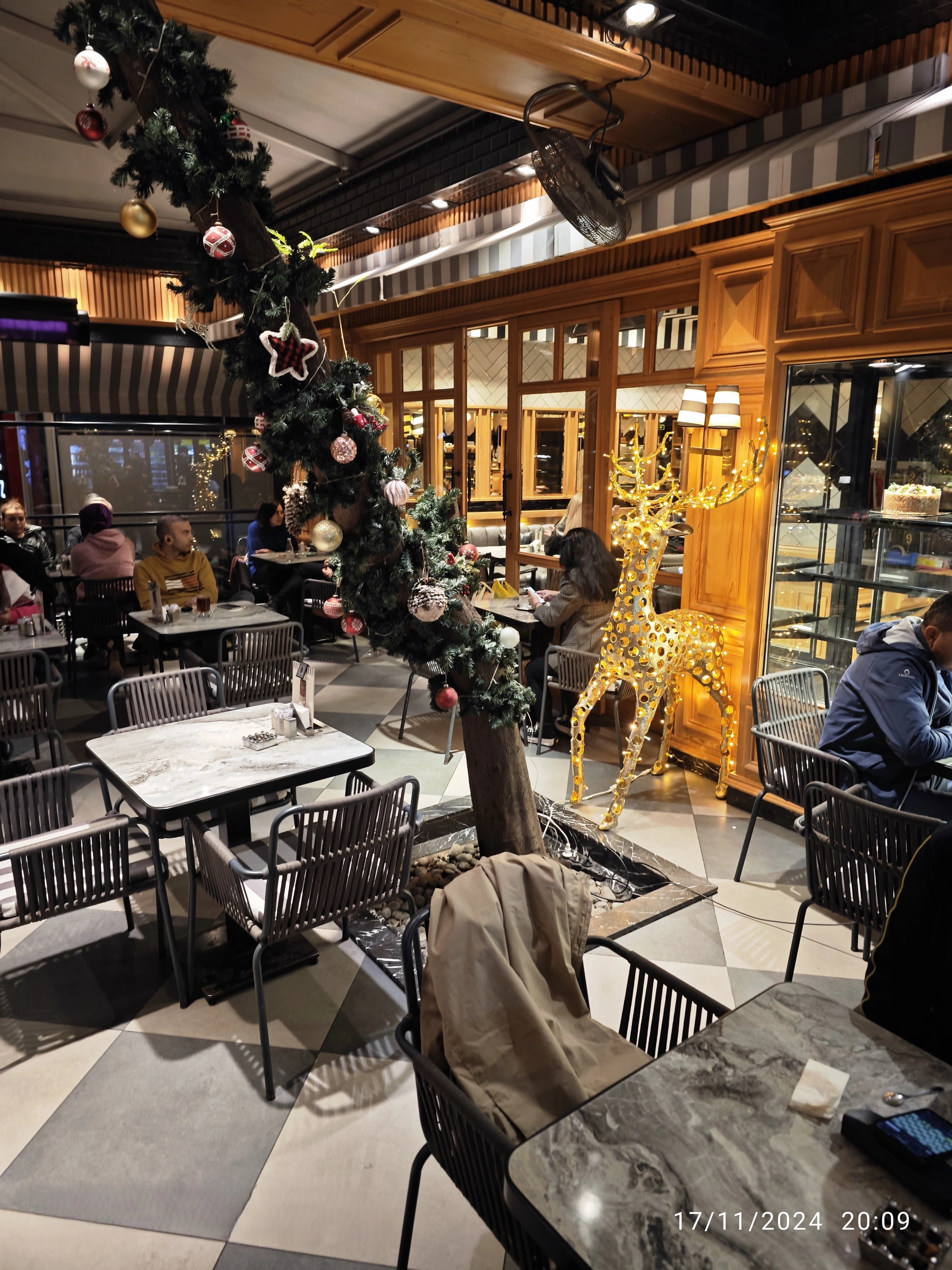 Restoran Yılbaşı Süsleme