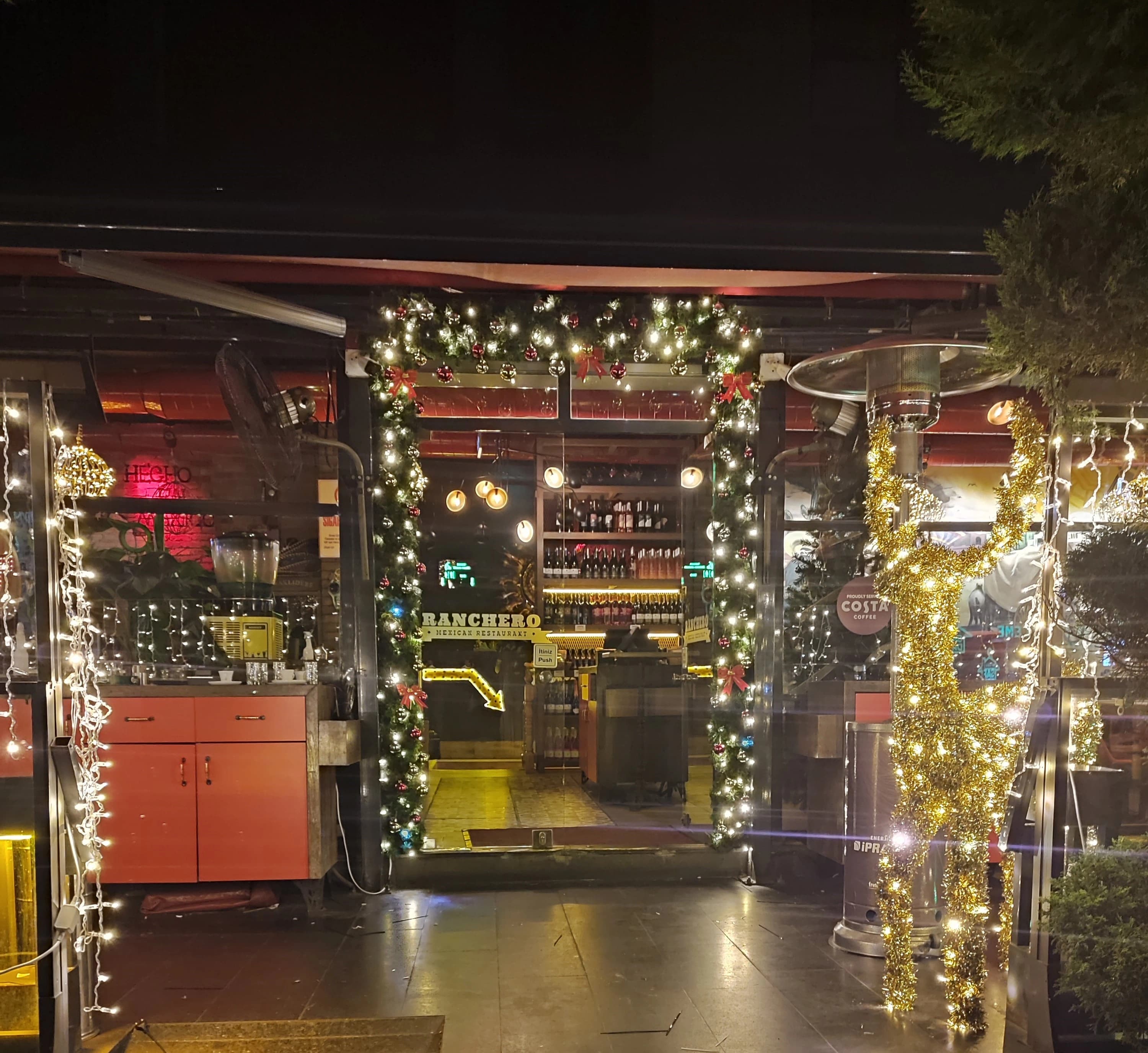 Kafe Yılbaşı Süsleme